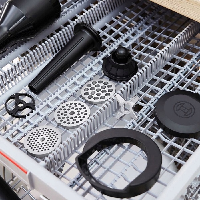 М'ясорубка Bosch MFWS440B: 3 диски, 4 тертки та насадка-наштовхувач