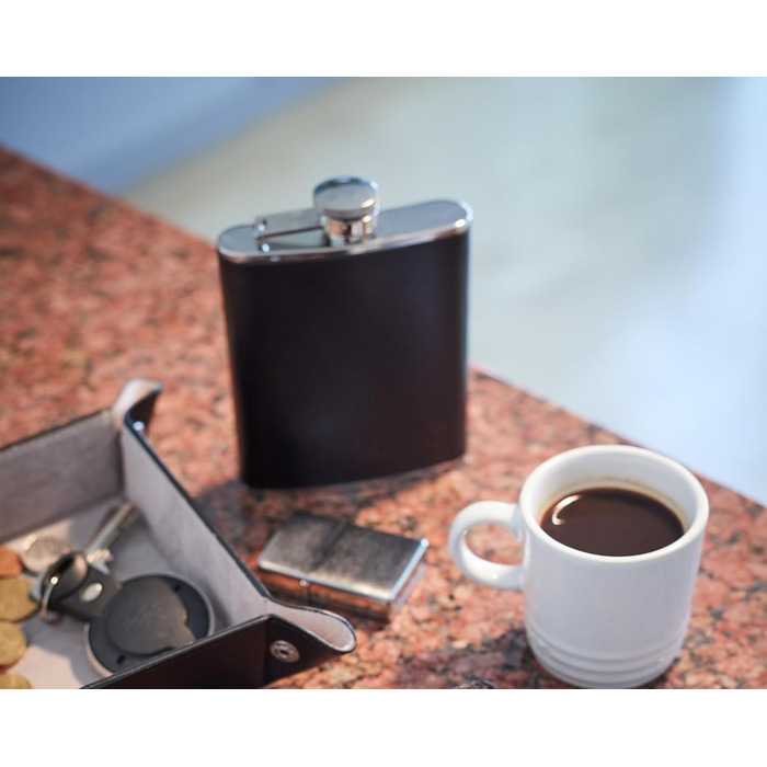 Фляга Zippo з нержавіючої сталі в шкіряному чохлі, 177 мл, колір мокко — ідеальна для походів та активного відпочинку