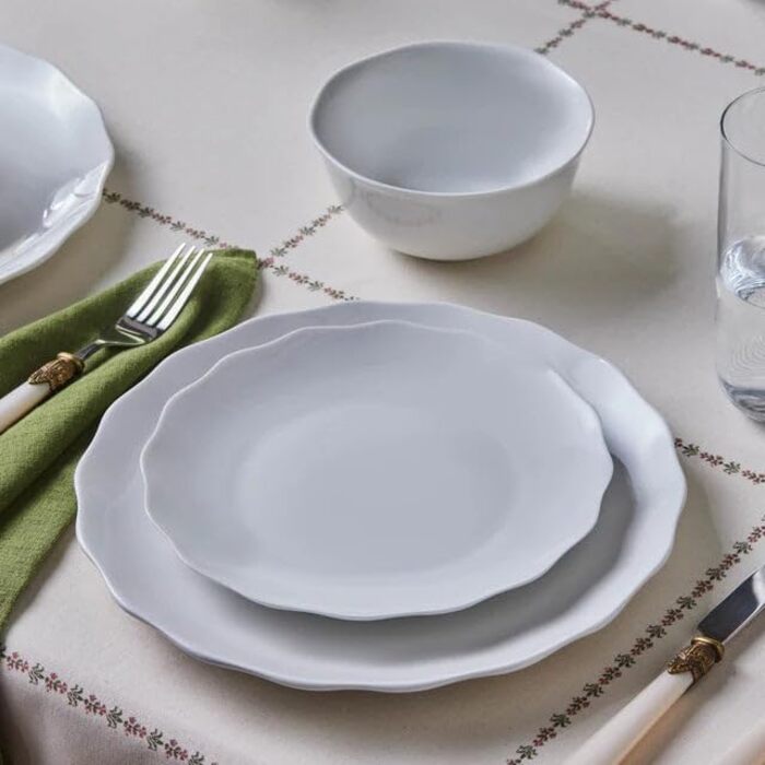 Karaca Solem: 18-частинний набір посуду з чорного стеінгоду для 6 осіб, з рельєфним декором