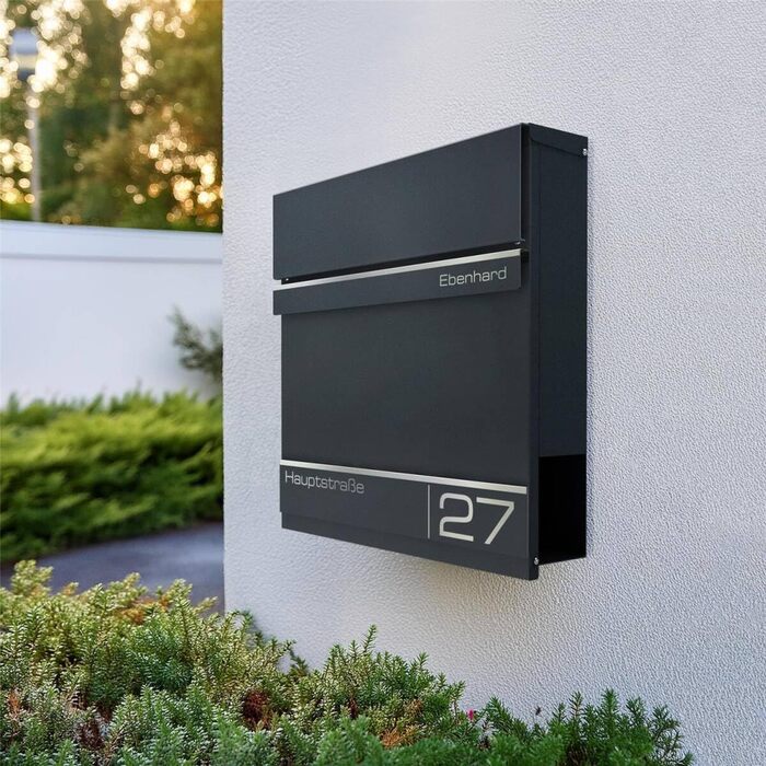 Поштова скринька Metzler Hermann Anthrazit RAL 7016 з газетницею та номерним знаком – персоналізована лазерним гравіюванням. Сучасна водонепроникна та антикорозійна поштова скринька