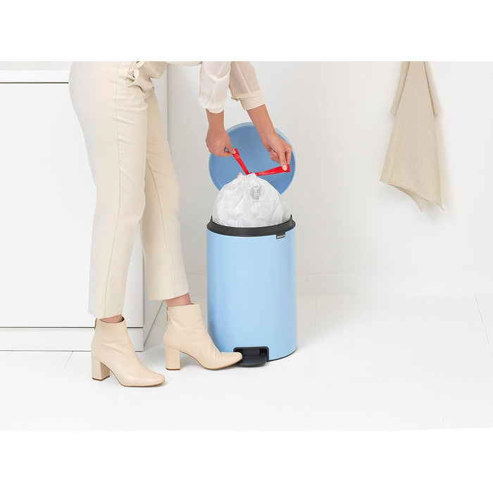 Відро для сміття Brabantia NewIcon 30L з м'яким закриттям кришки та педальним механізмом, 29 x 38 x 68 см, блакитний