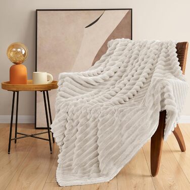 Пухнаста ковдра WAVVE: тепла флісова ковдра для дивану, софи та декору інтер'єру, 150 x 200 см, бежева