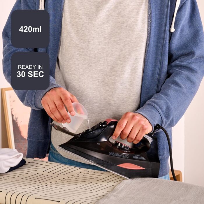 Праска з парою Black+Decker BXIR3000E | 3000 Вт | Керамічна підошва | 200 г/хв | Система захисту від накипу | Вертикальне прасування | Дезінфекція