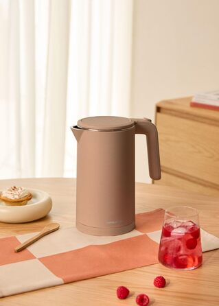 Електричний чайник Studio Pro 1L з регулюванням температури, підігрівом та системою зберігання кабелю, автоматичним відключенням, 1000W (Mokka)