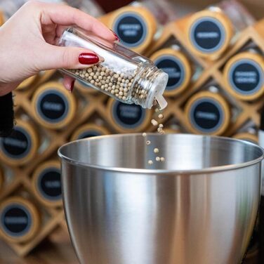 Стильна бамбукова полиця для спецій Adabor - органайзер з 27 скляними баночками, кришками та 144 етикетками