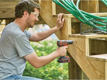 Акумуляторний дриль-шуруповерт Black+Decker BDCDC18K (18V, Li-Ion, LED, планетарне передаточне число, SoftGrip)