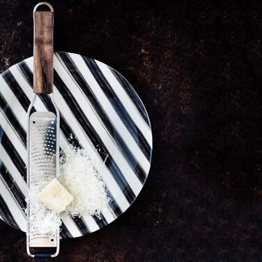 Microplane Zester Kitchen Grater Fine for Citrus Fruits, Hard Cheese, Ginger, Chocolate & Nutmeg from the Master Series with Walnut Wood Handle and Stainless Steel Blades - Made in USA