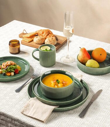 Набір посуду GBhome з реактивної глазурі для 6 осіб, 18 предметів. Ручна робота, керамічний посуд, безпечний для мікрохвильової печі та посудомийної машини. Глибокий зелений колір (Immergrün). Включає 6 чашок.