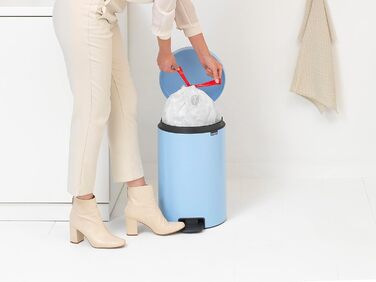 Відро для сміття Brabantia NewIcon 30L з м'яким закриттям кришки та педальним механізмом, 29 x 38 x 68 см, блакитний