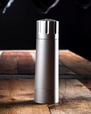MANN KITCHEN Salt Cannon Salzmühle Professional Heavy Duty Refillable and Adjustable Coarseness High-Performance Manual Salt Grinder 10 x Salt for Steaks, BBQ and more