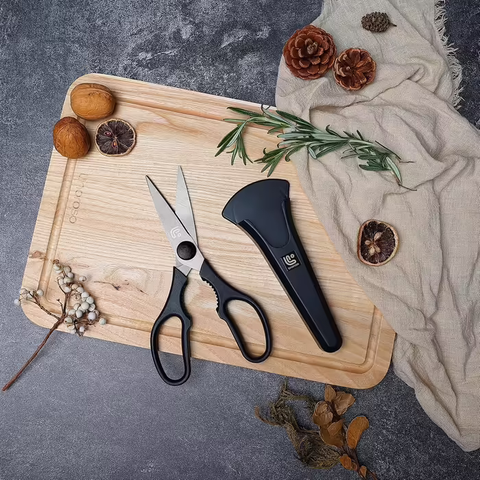 Linoroso Kitchen Scissors - Sharp Scissors for the Kitchen with Magnetic Cover - High Quality Stainless Steel - Household Scissors - All-Purpose Scissors - Can be Used as Fabric Scissors, Craft Scissors, Paper Scissors, Grill Scissors - Classic Black