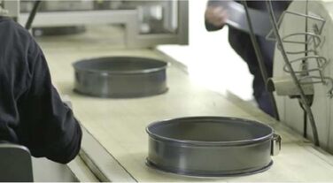 Original Kaiser Inspiration Springform 26 cm round, 2 bases, flat and tube bottom, round non-stick coated baking pan, leak-proof cake pan