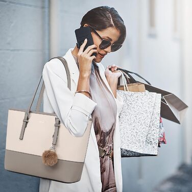 Сумка жіноча TANTOMI з гаманцем: велика сумка для офісу, школи, покупок, сіро-бежева з пензликами та пухнастим брелоком