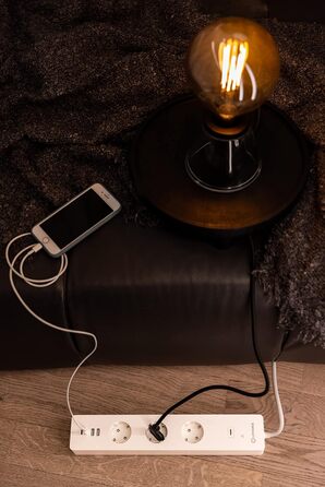 LEDVANCE Розумна мережева розетка з Wi-Fi, 3 розетки з USB, захист від перевантаження та стрибків напруги, керування через додаток, Alexa та Google, для дому