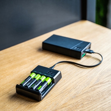 Зарядний пристрій Green Cell VitalCharger для 4 акумуляторів AA/AAA Ni-MH