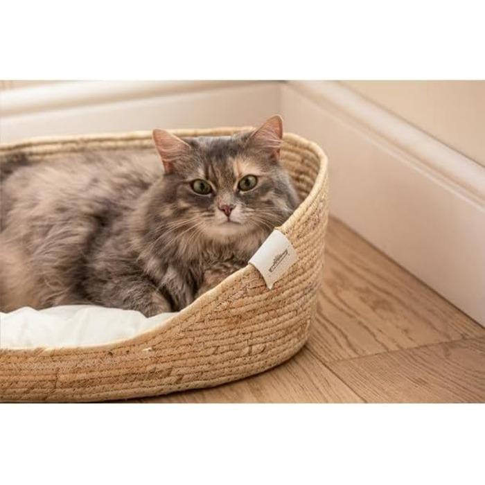 Кругле ліжко Dehner Premium Lovely для котів та собак, 58 x 48 x 18 см, наповнювач з натуральних матеріалів та плюшу, білий/бежевий колір