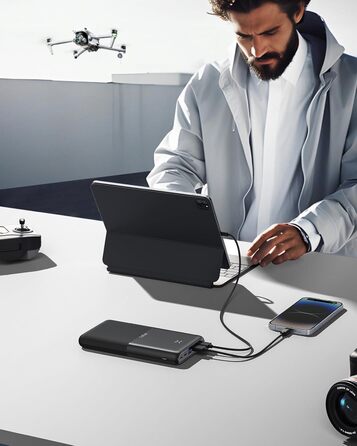 Power Bank VRURC 30000mAh 22.5W з 4 виходами та 3 входами: зарядний пристрій для iPhone, Huawei, планшетів (чорний)