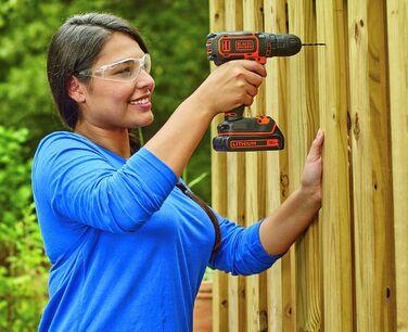Акумуляторний дриль-шуруповерт Black+Decker BDCDC18K (18V, Li-Ion, LED, планетарне передаточне число, SoftGrip)