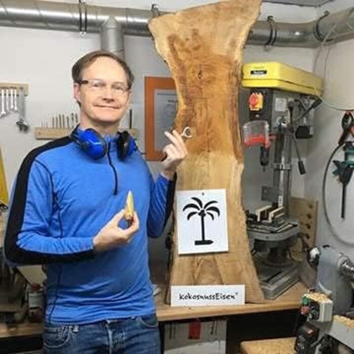 KokosnussEisen® - Premium Bottle Opener/Cap Lifter - Walnut Wood Handle - Made in Germany