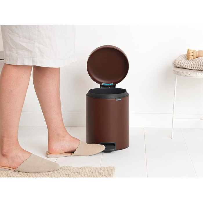 Відро для сміття Brabantia NewIcon 30L з м'яким закриттям, педальним механізмом та знімним внутрішнім відром (29 x 38 x 68 см, коричневе)