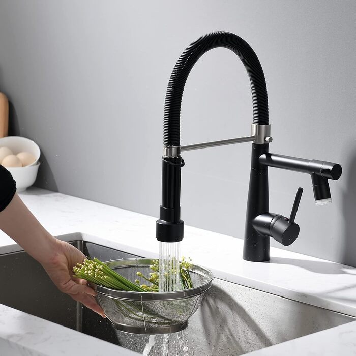 LED кухонний змішувач Schwarz з висувним душем, поворотний 360°, з високим тиском, чорний