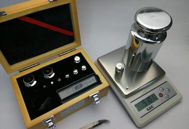 Кухонні ваги G&G KF6K: цифрова вага, 6 кг / 0.1 г, з автоматичним вимкненням, з живленням від мережі та батарейок