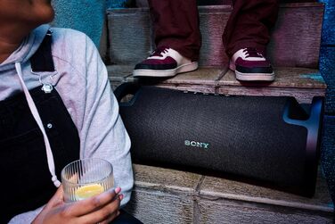 Sony ULT Field 7: Портативна Bluetooth колонка з ULT Bass Boost, 30 год автономії, Powerbank, захист від води/пилу, LED, мікрофон/гітара - Чорний