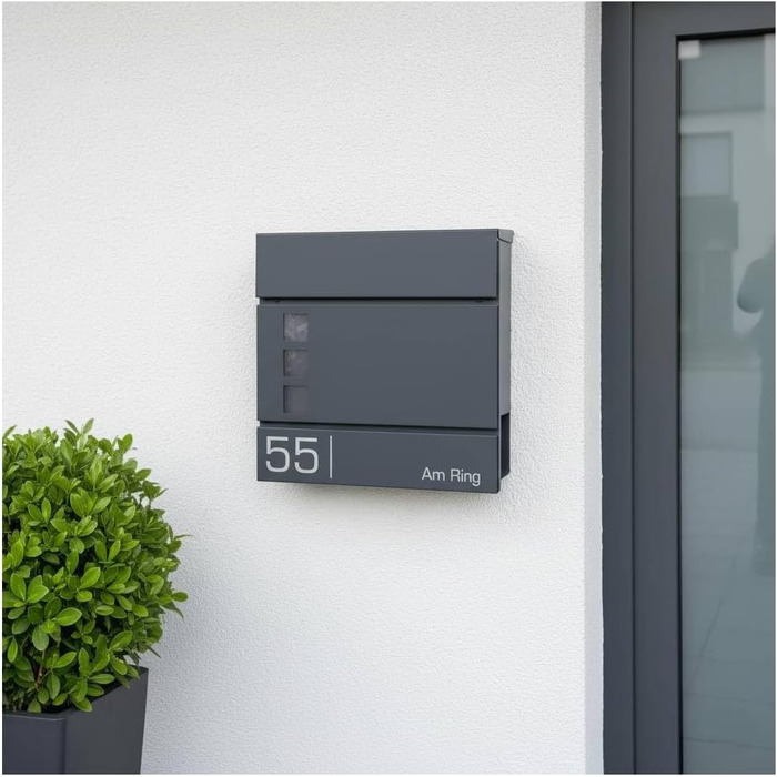 Поштова скринька Metzler Cube антрацит RAL 7016 з лазерним гравіюванням номеру будинку та імені - настінна, з відділенням для газет, вікном. Розмір: 37x37x10.5 см