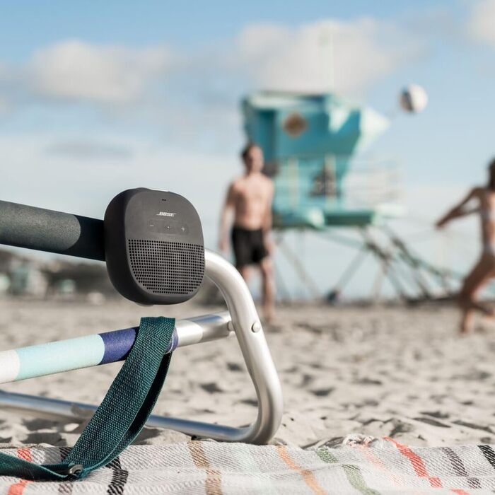 Портативна Bluetooth колонка Bose SoundLink Micro чорного кольору