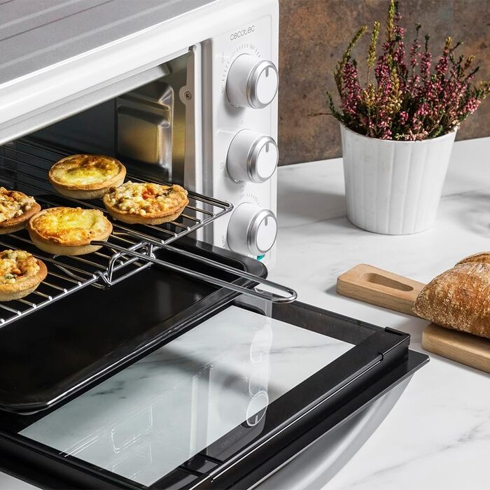 Мультиварка Cecotec Bake&Toast 1090 Black, 1000 Вт, 23 л, таймер 60 хв, регулювання температури до 230ºC, з деко, решіткою та щипцями