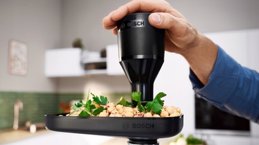 М'ясорубка Bosch Serie 6 MFWS607W 2100 Вт, реверс, біла