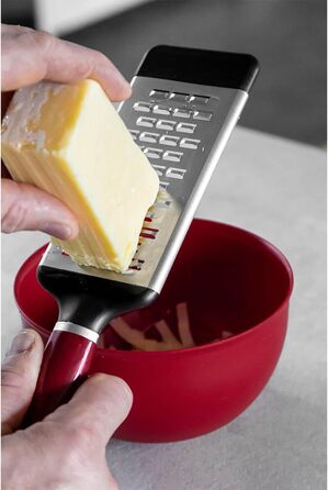 Терка двостороння KitchenAid Almond Creme (середня) з нержавіючої сталі для сиру та овочів
