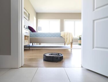 Робот-пилосос iRobot Roomba Combo i8+ з авто-дозаправкою та миттям підлоги, картографією, PrecisionVision Navigation та розпізнаванням об'єктів
