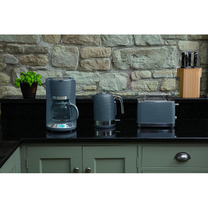 Електричний чайник Russell Hobbs Inspire 1.7л, 2400W, сірий, з високоякісною глянцевою поверхнею, з функцією швидкого кип'ятіння, знімний фільтр від накипу, індикатор рівня води, знімний кришка