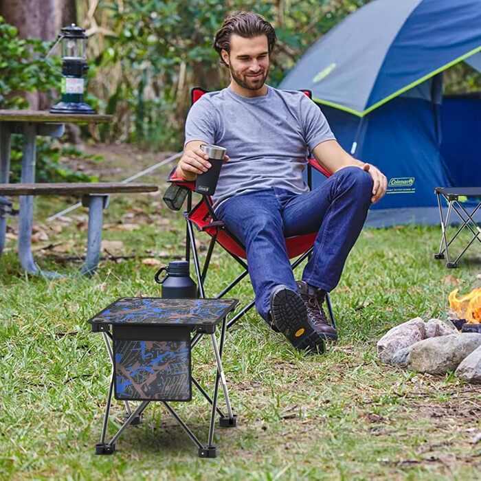 Складний туристичний стілець Aiwoxing: компактний, портативний, для кемпінгу, відпочинку на природі, риболовлі, саду та BBQ. Колір: блакитний, камуфляж.