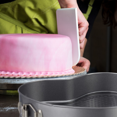 Relaxdays Heart Shaped Cake Pan Set of 3