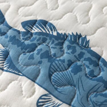 Комплект постільної білизни Gone Fishing King – ковдра з 2 наволочками: ковдра з зображенням дикої природи, комплект постільної білизни на тему природи, комплект постелі в стилі рустикальної хатини, покривало з природним мотивом – Soul & Lane