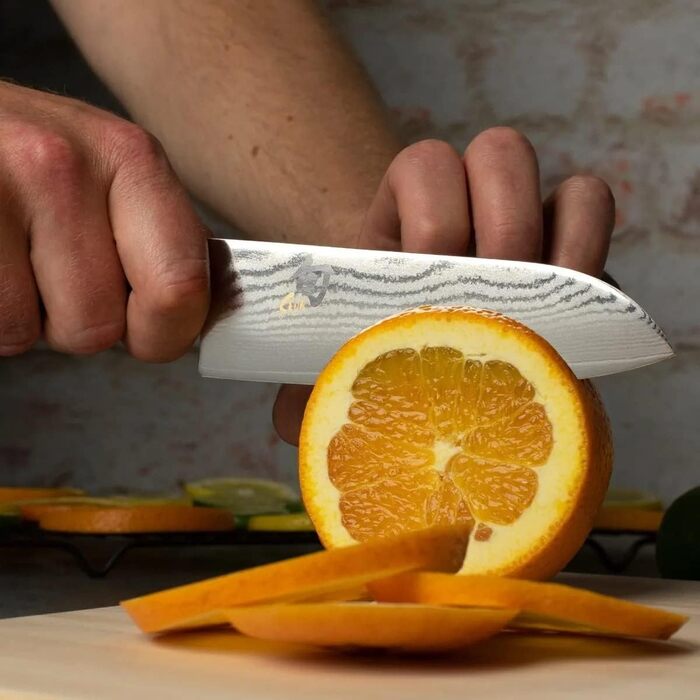 Японський кухонний ніж KAI Shun Classic Santoku 14 см, дамаск, 32 шари, VG-MAX, 61 HRC, пакка, Японія