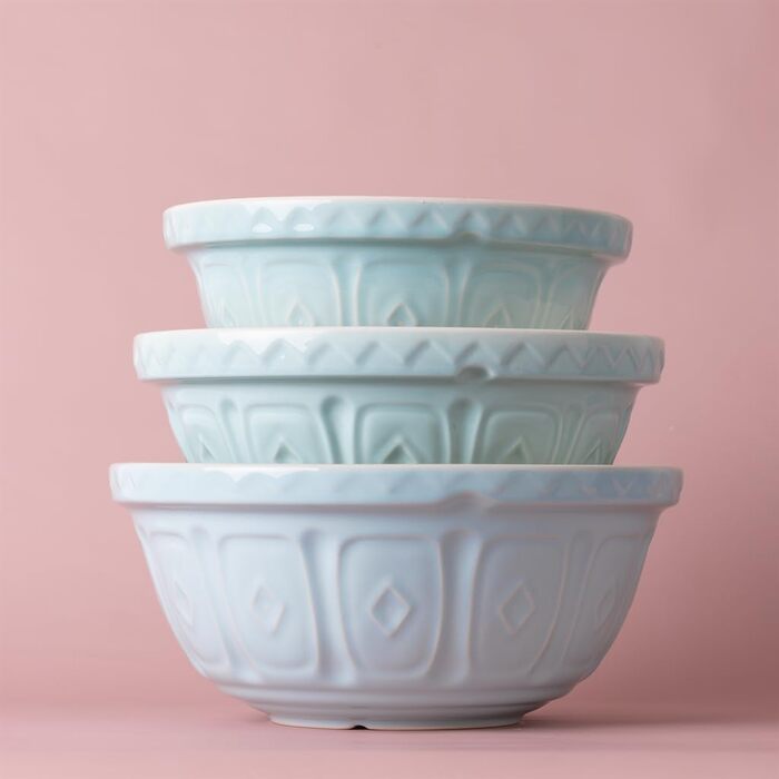 Mason Cash Stoneware Mixing Bowl 24 cm, Light Blue, 2 L, Dough Bowl for Bread Dough, Cake Dough or Pizza Dough, made of high-quality, chip-resistant stoneware, large dough bowl