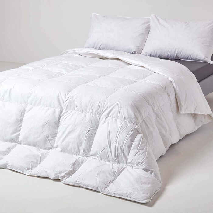Homescapes Warm Winter Comforter, 200 cm x 200 cm, Down Comforter Heat Class 4-5 with 85% Goose Down and 15% Down, Down Comforter, Quilted Comforter Öko-Tex Certified 200 x 200 cm