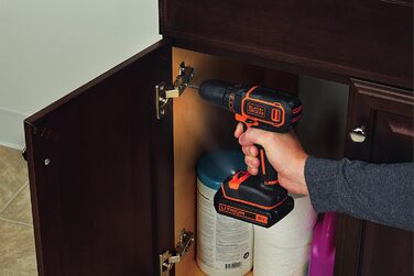 Акумуляторний дриль-шуруповерт Black+Decker BDCDC18K (18V, Li-Ion, LED, планетарне передаточне число, SoftGrip)