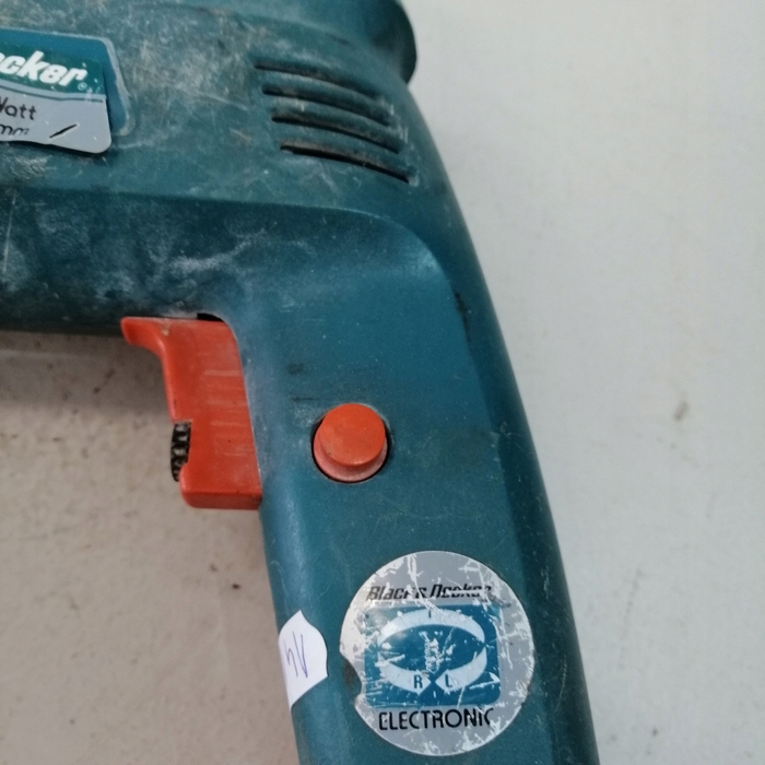 Акумуляторний шурупокрут Black+Decker 18 В BL188KB-QW