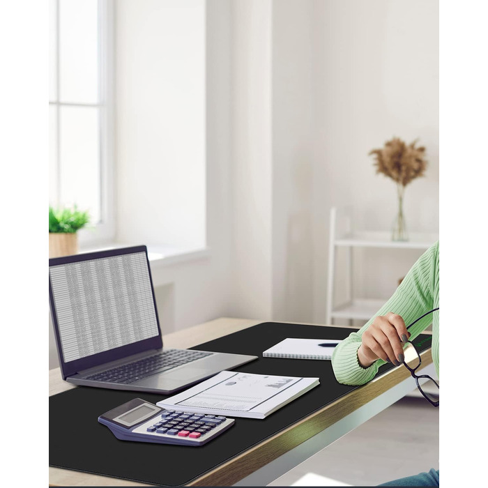 Чорний ігровий килимок Black Shark XL 900x400 мм з вологостійким покриттям та антиковзаючою основою