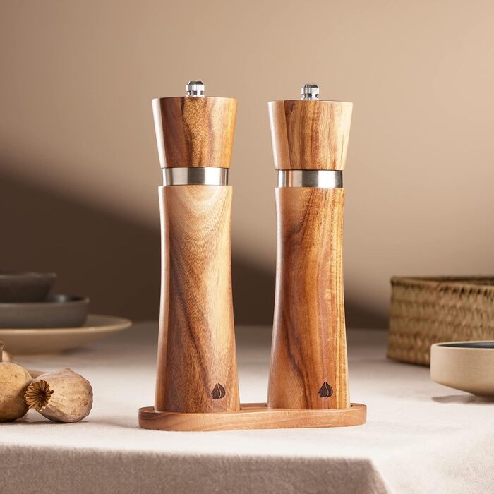 Navaris Salt and Pepper Grinder Set - Spice Grinder Dispenser for Spices - Salt and Pepper Shakers made of Wood - with Tray - for Grinding - Refillable