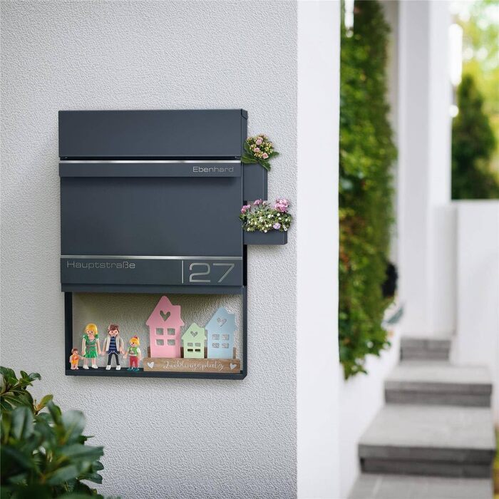 Поштова скринька Metzler Hermann Anthrazit RAL 7016 з газетницею та номерним знаком – персоналізована лазерним гравіюванням. Сучасна водонепроникна та антикорозійна поштова скринька