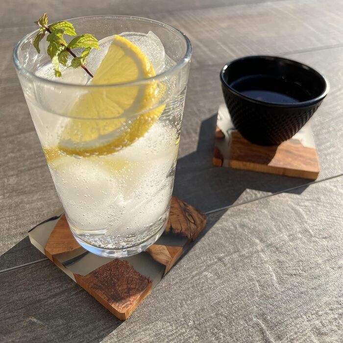 Shizuro Coasters made of wood, square - Set of 6 - Coasters for drinks, cups, mugs, glasses - Design, decor table coasters, real wood, epoxy resin, modern