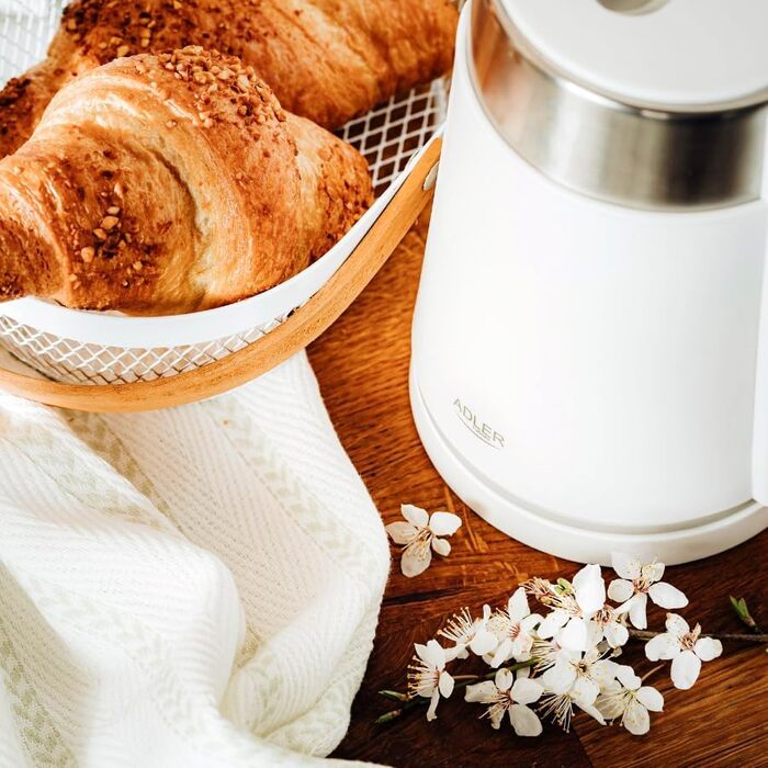 Електричний чайник Adler 0.6 л - компактний, бездротовий, з нержавіючої сталі, для кемпінгу та подорожей, ідеальний для літніх людей