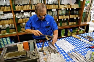 Кухонний ніж Santoku Begoon з японської сталі у подарунковій коробці