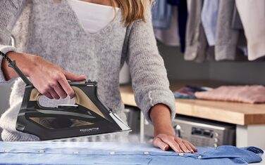 Rowenta DW5325 Focus Excel Steam Iron | 2700 Watts | 45 g/min continuous steam emission | 180 g/min steam boost | Drip Stop | Anti-scale setting | 300 ml water tank | Black/Copper 180g/min steam boost - 400 steam holes