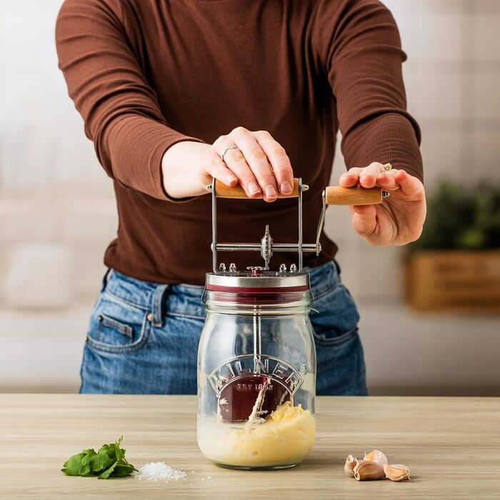 Kilner Butter Churn Glass with Hand Crank, make delicious butter yourself in just 10 minutes, with silicone stirrer, 1L, incl. instructions and recipes, also for herb butter, garlic butter, etc., 27 cm tall